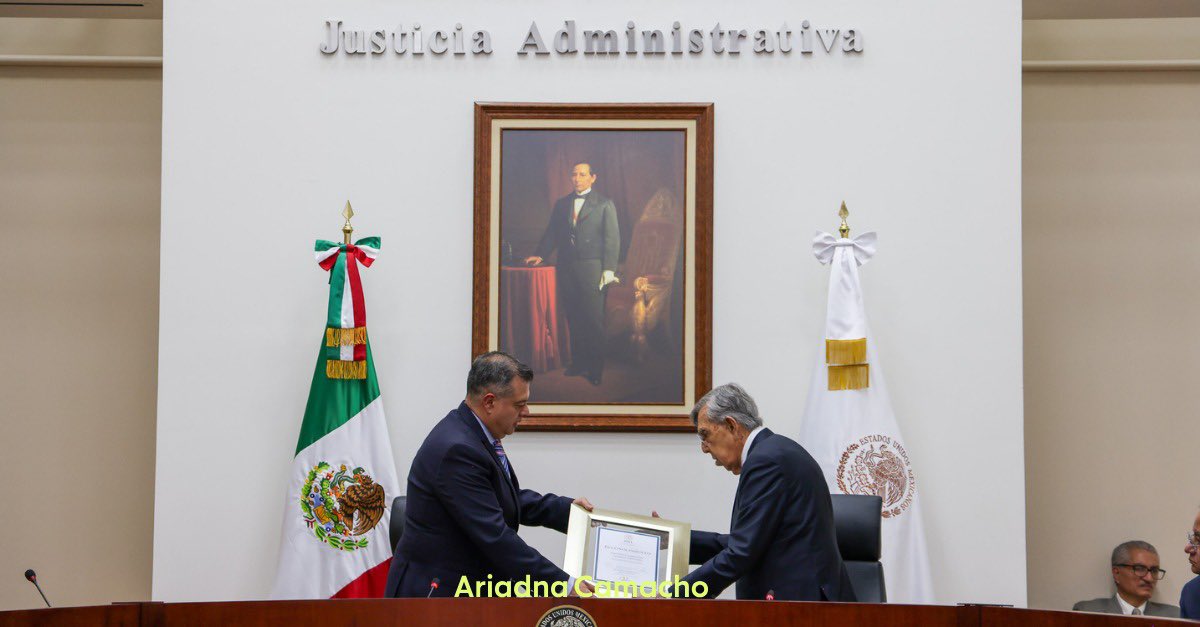 ariadnacamacho's tweet photo. El día de ayer acompañamos un acto que honra la memoria y visión del Presidente Lázaro Cárdenas del Río, cuyo legado institucional continúa siendo referente para nuestro país. 

Su nombre quedó inscrito en letras de oro dentro del Salón de Plenos del Tribunal, como reconocimiento a los valores de justicia y compromiso social que continúan guiando su actuar.

El @TFJAMexico nació en 1936 por iniciativa del Presidente Lázaro Cárdenas, por lo que la visita del Ing. Cuauhtémoc Cárdenas tuvo un significado especialmente relevante en esta conmemoración.