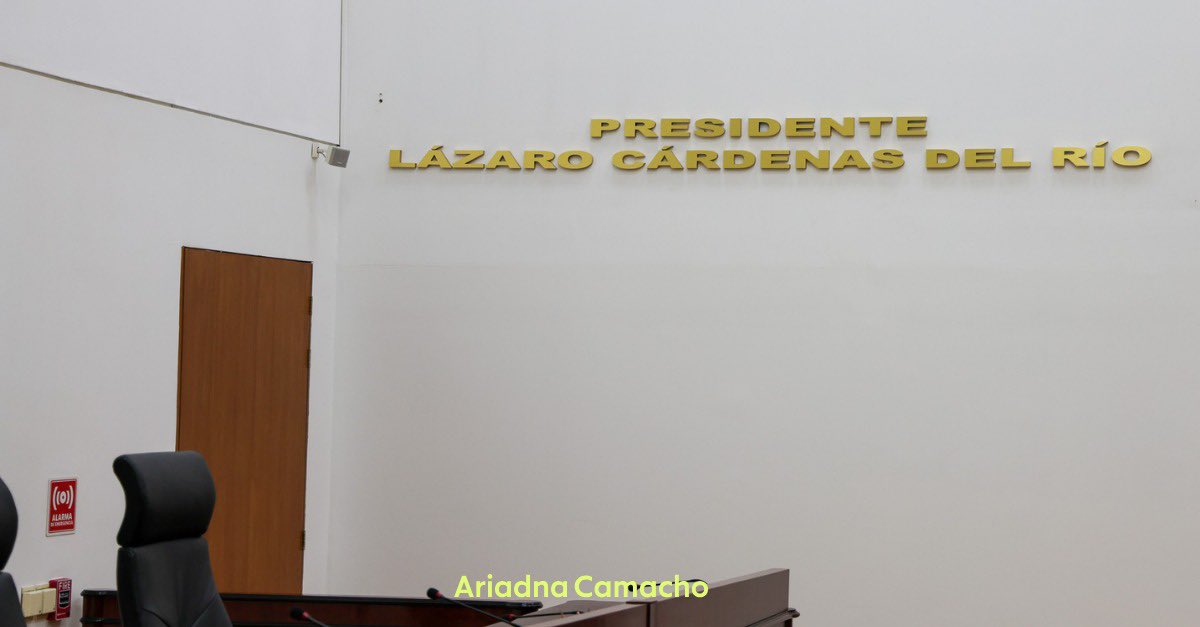 ariadnacamacho's tweet photo. El día de ayer acompañamos un acto que honra la memoria y visión del Presidente Lázaro Cárdenas del Río, cuyo legado institucional continúa siendo referente para nuestro país. 

Su nombre quedó inscrito en letras de oro dentro del Salón de Plenos del Tribunal, como reconocimiento a los valores de justicia y compromiso social que continúan guiando su actuar.

El @TFJAMexico nació en 1936 por iniciativa del Presidente Lázaro Cárdenas, por lo que la visita del Ing. Cuauhtémoc Cárdenas tuvo un significado especialmente relevante en esta conmemoración.