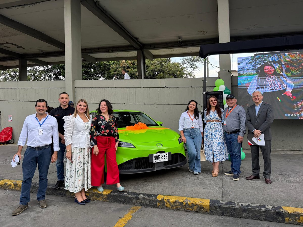 TerminalTulua's tweet photo. Nuestra gerente general, @fernandapasmin acompañó este importante evento que impulsa la modernización del transporte y reafirma el compromiso con las tecnologías de cero emisiones. 🌱💚
 apoyando iniciativas que transforman el futuro de la movilidad en Colombia. https://t.co/nOs4vjZBeq
