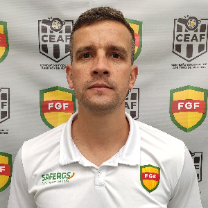 divisaodeacesso's tweet photo. Arbitragem para GE Brasil x Bagé pela 3ª rodada do Grupo B da Copa FGF:

Árbitro: Tiago Pires Staduto
Assistente 1: Lucio Beiersdorf Flor
Assistente 2: Renan Gayeski Ramos
Quarto árbitro: Luiz Ricardo Geroldi(sem foto)