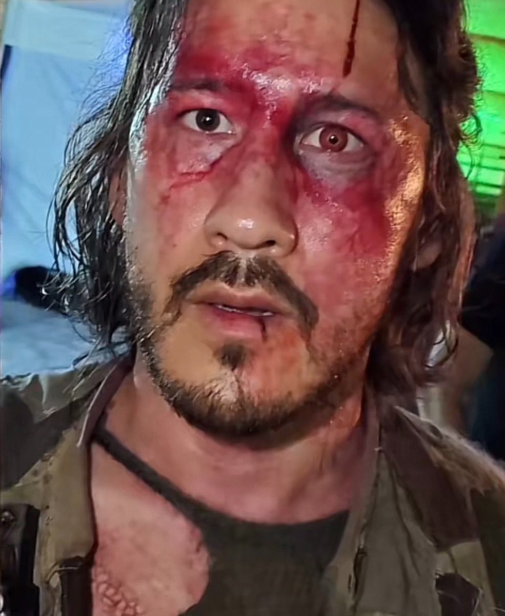 leesinspace's tweet photo. still insanely cool to me how Simon’s mutation started spreading just from getting blood near his eyes (+ his arms) https://t.co/93BmpmC2sJ