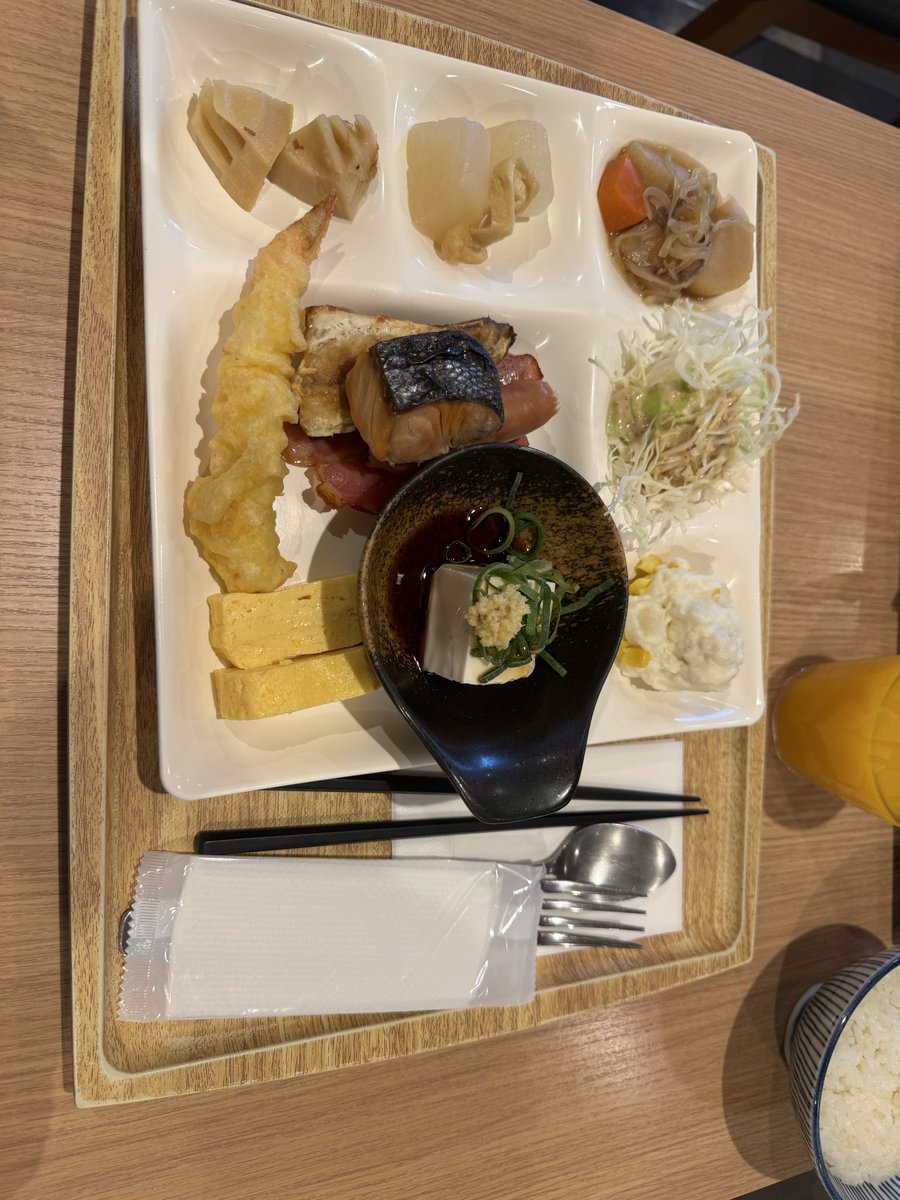 Hobe_Beef's tweet photo. Day 3 of Vacation! 

Had buffet breakfast at the hotel(was pretty good), did the tourist this &amp; got dressed in a Yukata to walk around Kyoto(was pretty comfy but weather was HOT), went to Ginkaku-ji, then ended the day with delicious Sukiyaki dinner(with Kobe Beef :3)! Fun day! https://t.co/DqYagNJBBm
