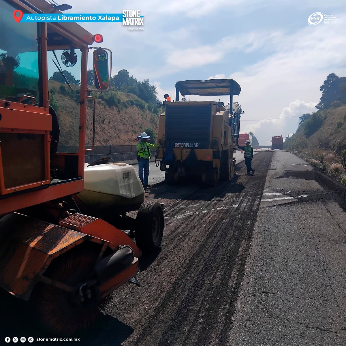 StoneMatrixMx's tweet photo. 🚧✨ Seguimos avanzando para brindarte caminos más seguros y eficientes.👷🚜
En la Autopista Libramiento Xalapa trabajamos en labores de mantenimiento y rehabilitación para mejorar tu experiencia de viaje. 🛣️👷‍♂️
#StoneMatrix #LlegaMasLejos #sumandokilometros #MejorasViales https://t.co/VY6IU3kdiT