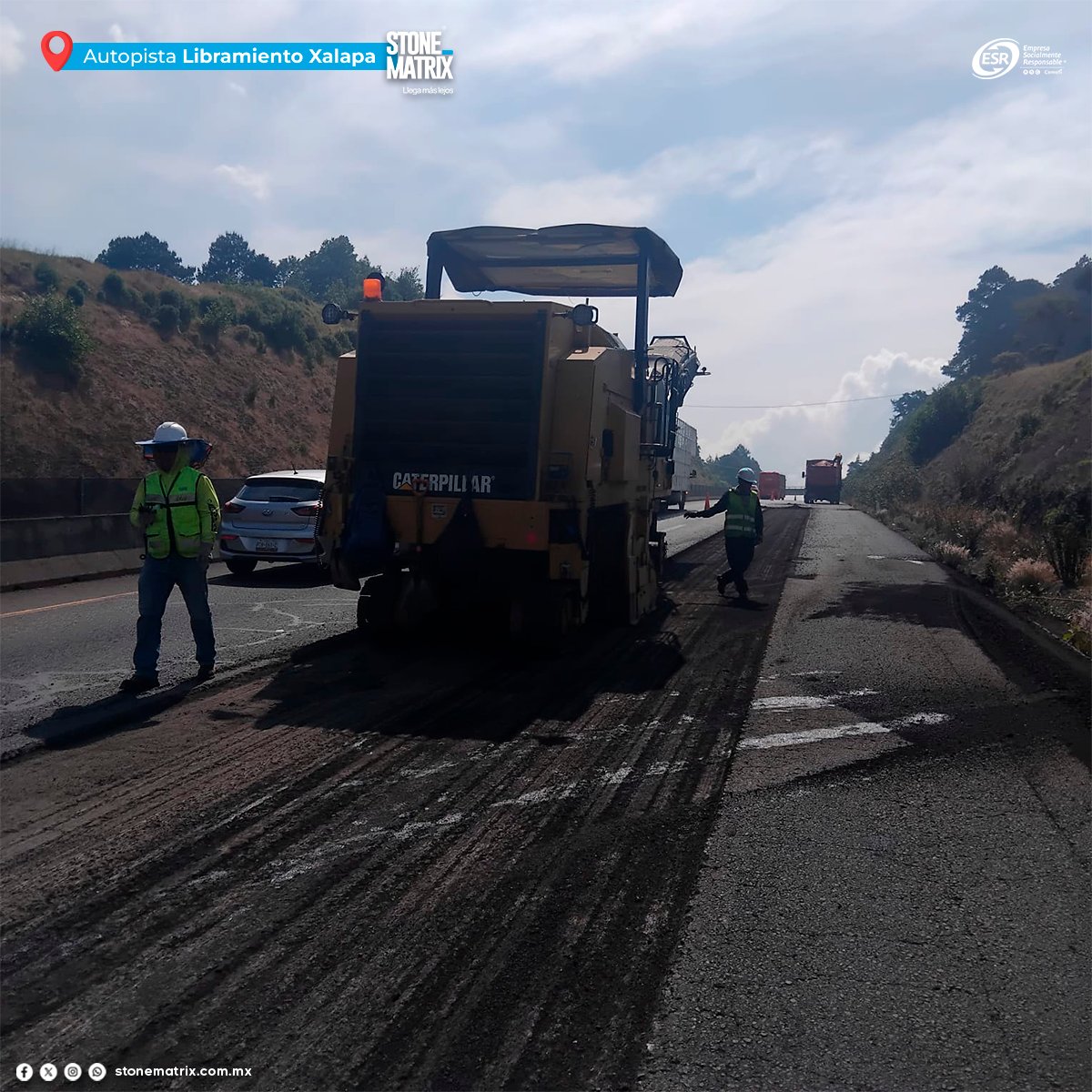 StoneMatrixMx's tweet photo. 🚧✨ Seguimos avanzando para brindarte caminos más seguros y eficientes.👷🚜
En la Autopista Libramiento Xalapa trabajamos en labores de mantenimiento y rehabilitación para mejorar tu experiencia de viaje. 🛣️👷‍♂️
#StoneMatrix #LlegaMasLejos #sumandokilometros #MejorasViales https://t.co/VY6IU3kdiT