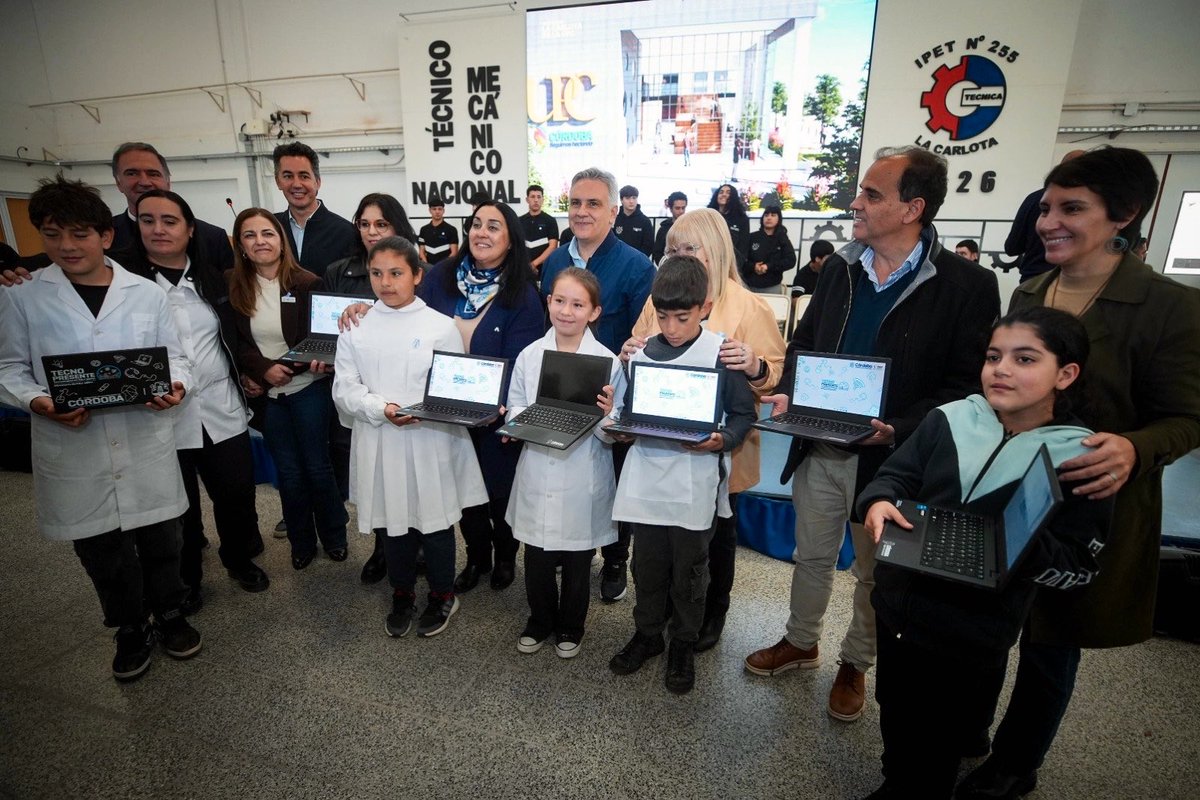 MartinLlaryora's tweet photo. No podemos permitir que ninguna generación quede rezagada por falta de acceso a la tecnología y al conocimiento. Por eso, aun en un contexto complejo, seguimos sosteniendo e incrementando la inversión en educación.

Vamos a continuar llevando más educación, más tecnología y más oportunidades a cada rincón de nuestra provincia, garantizando que cada vez más cordobeses puedan acceder a estudios universitarios públicos y de calidad.

#HacerParaCrecer