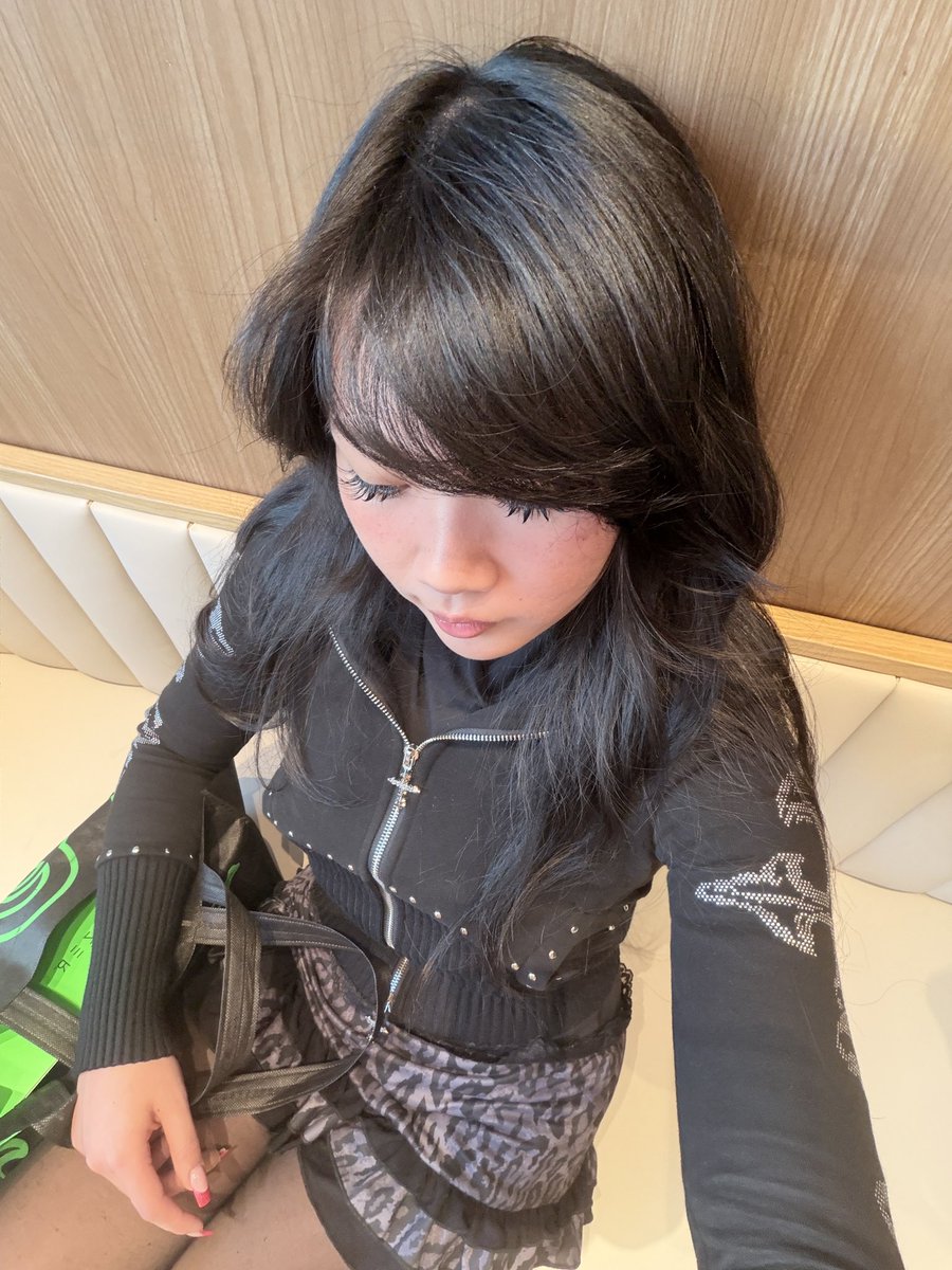 hellomycia's tweet photo. do i look like a league player? https://t.co/KKqhWvnyh1