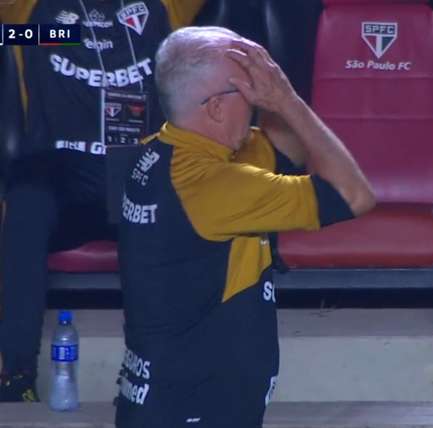 SaoPauloMiIGrau's tweet photo. mais uma vez esses cornos não voltam pro segundo tempo puta merda https://t.co/lqKJQt3JDc