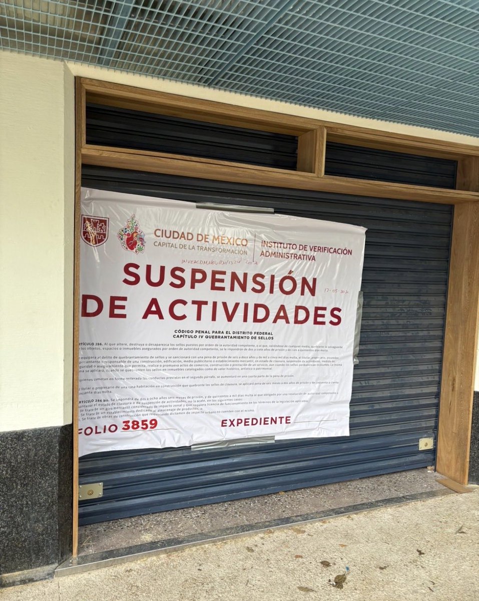 CondesaObserva's tweet photo. Confirme @inveacdmx han retirado los sellos de este local que se apropió de espacio común. Perforó fachada de edificio protegido. Demolió la banqueta y la pavimentó a su gusto Sin permiso. #NoMasRestaurantesDeBanqueta #HipodromoCondesa #Chilpancingo35 https://t.co/CBFSV3l9wA