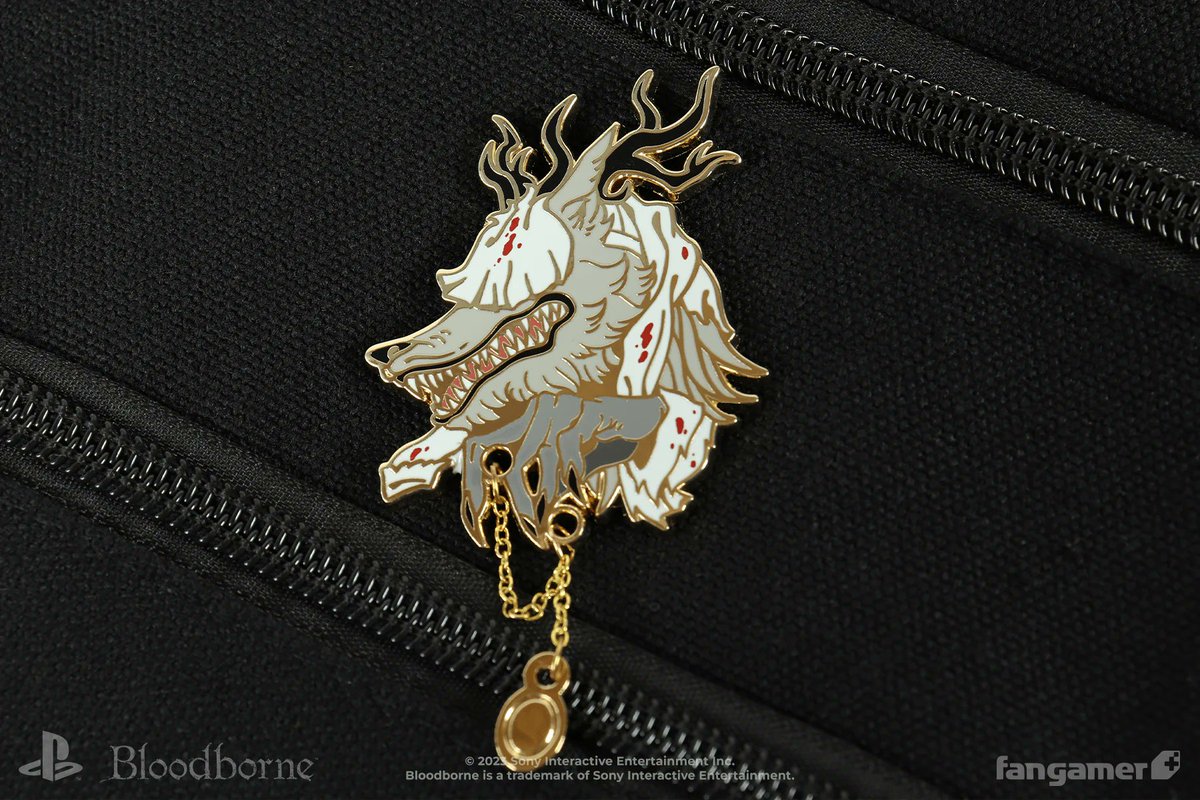 Fangamer's tweet photo. The Lamp and Messenger pin, part of our official Bloodborne collection. 

Available now: https://t.co/EppK0Dm1S3 https://t.co/ONwJ0tE20z