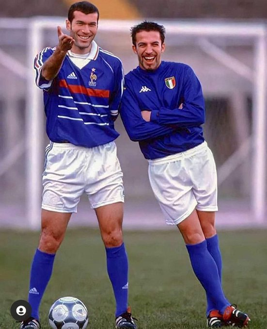 ExtremeFootbal4's tweet photo. The Eiffel Tower vs. the Leaning Tower of Pisa
Zinedine Zidane 🇨🇵 &amp; Alessandro Del Piero 🇮🇹 before Euro 2000 https://t.co/PVwHho4ASN
