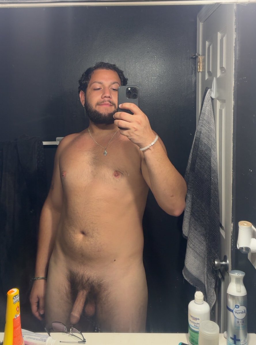 abstractsaint9's tweet photo. el baño de los oomfies es iconico🌵 https://t.co/KegoUDK1Cv