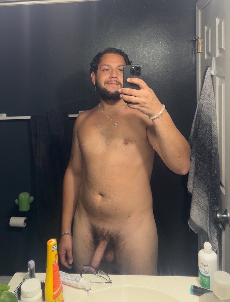 abstractsaint9's tweet photo. el baño de los oomfies es iconico🌵 https://t.co/KegoUDK1Cv