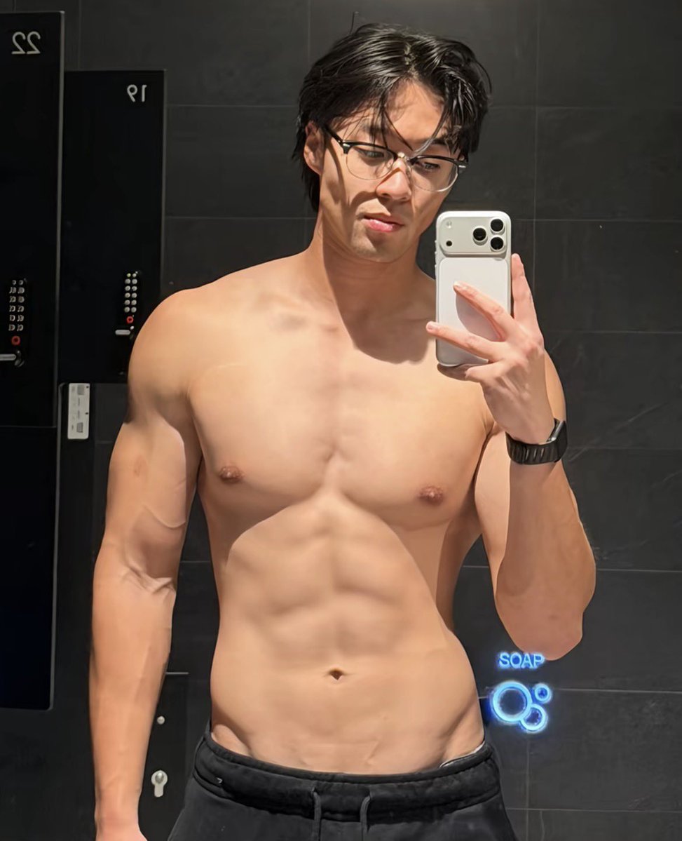 Daily Hot Dudes tweet media