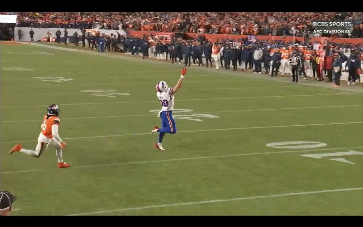 stepbackjayyy's tweet photo. @716tax @rkneakadul @JLall31 Would've been better off overthrowing a wide open player for the win instead https://t.co/UH8k2P96cS