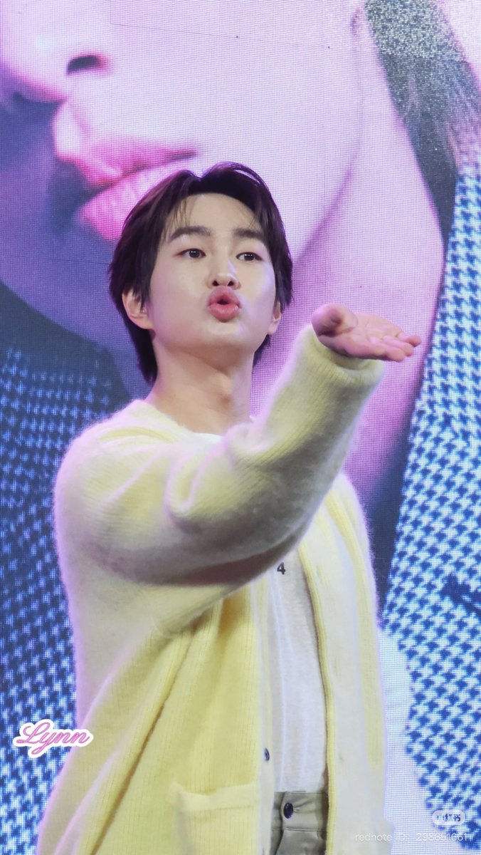 hourlyjinki's tweet photo. #온유 #ONEW #オニュ@SHINee @ONEW_GRIFFIN https://t.co/LGCvxtqdwW