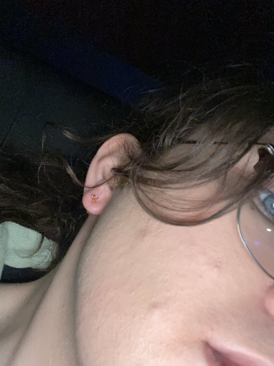 oscilao's tweet photo. i got my ears pierced for the first time! https://t.co/xnoWW1Jsxj