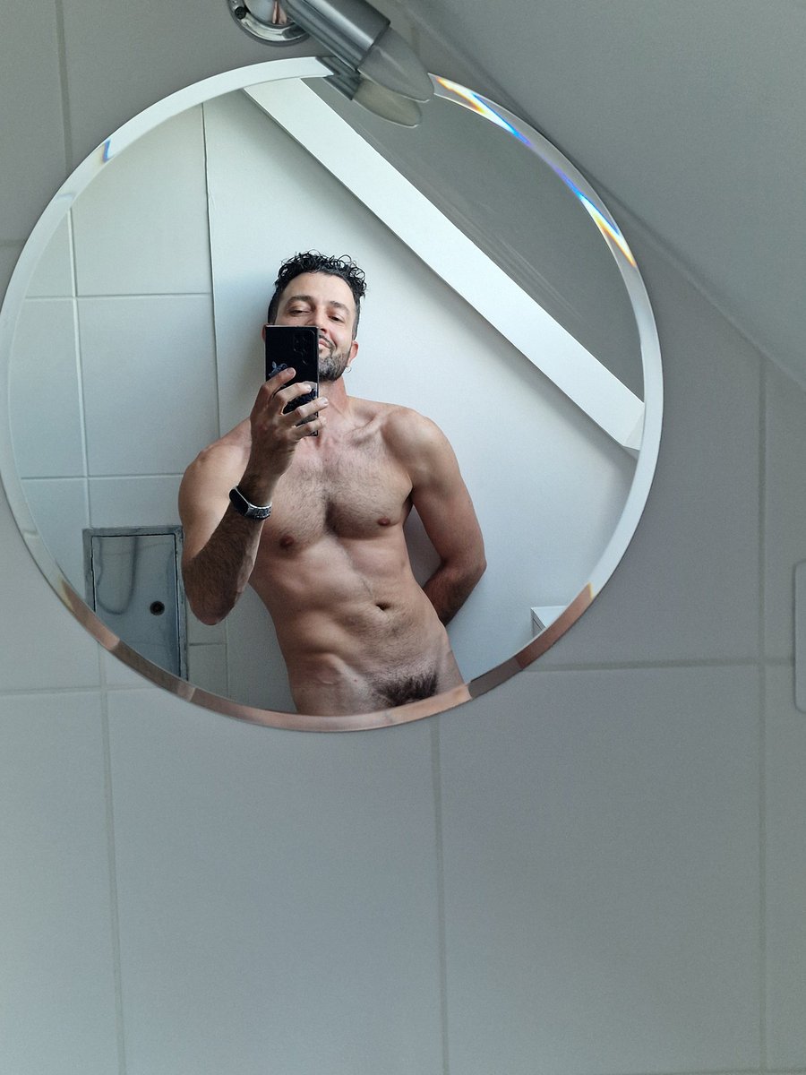 nevius85's tweet photo. #selfie #smail #boysex #men https://t.co/LzbGDJAZPQ