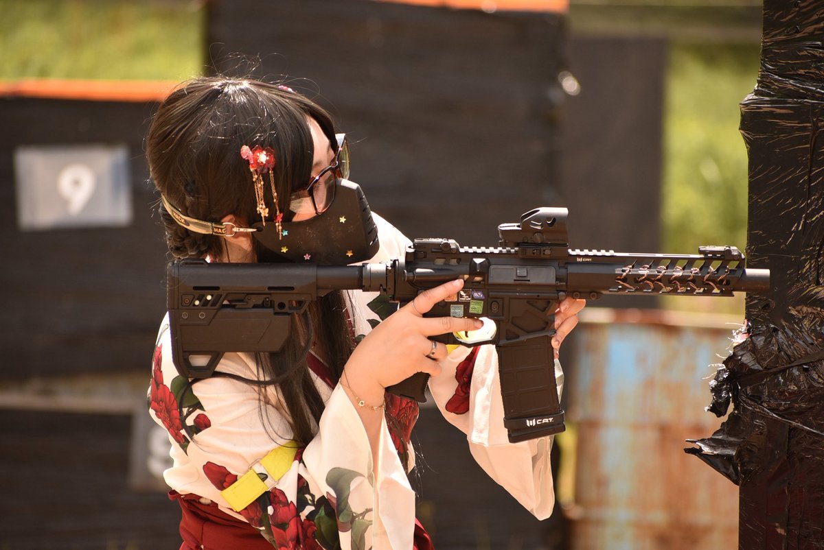 👩‍🦰「みんな頑張れーー」 👩‍🦰「なんか視線感じる