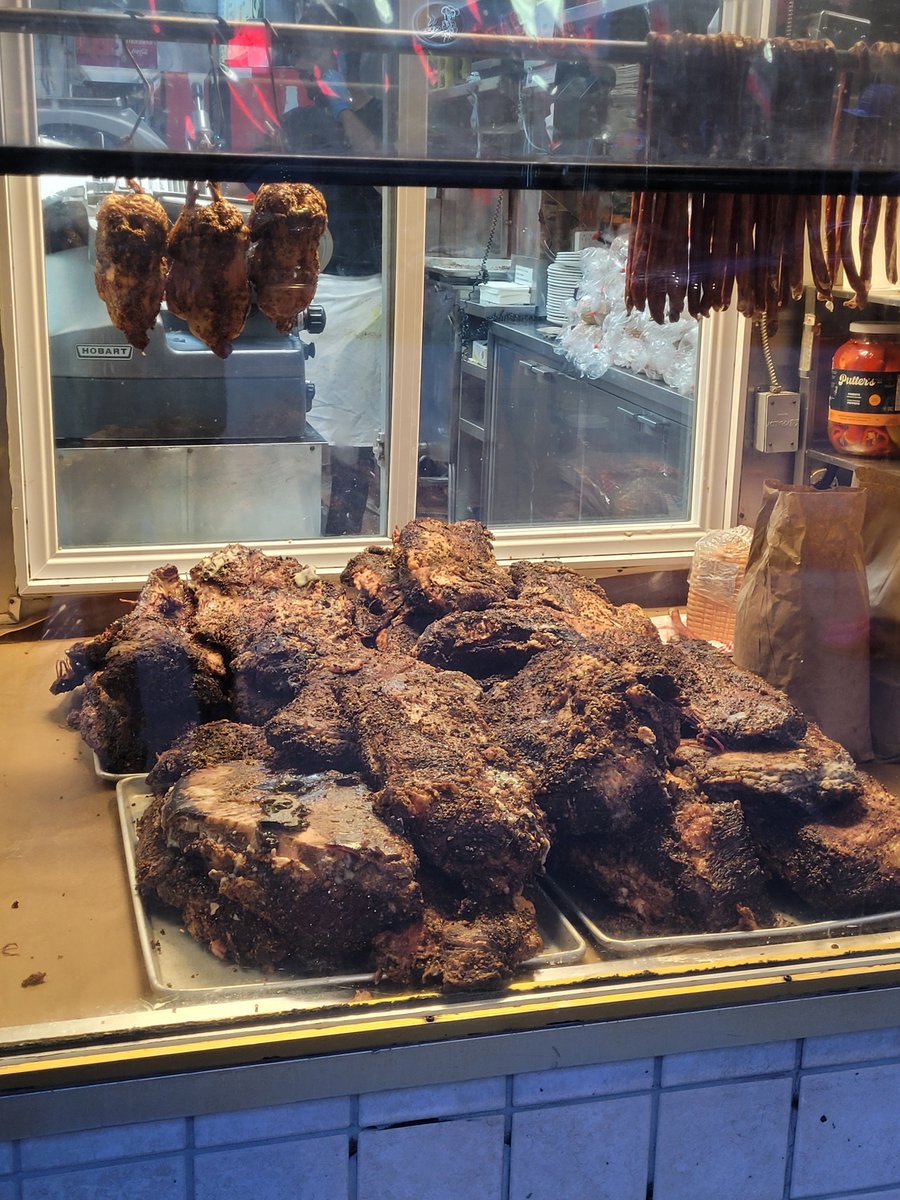 Xcryptic589's tweet photo. @JoelKatz if you're ever in Montreal you should check this out. It's delicious and has been around since 1928. https://t.co/XcOW8GrHFO