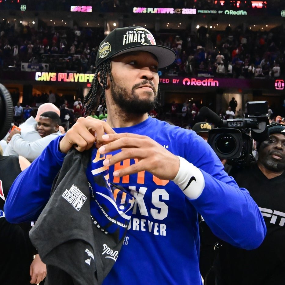 ClutchPoints's tweet photo. "I said what I said. If he proves me wrong, he proves me wrong."

Aces head coach Becky Hammon stands by on what she said about Jalen Brunson being "too small" to lead a team to an NBA championship.

(via @AP) https://t.co/hs4IEfHLMt