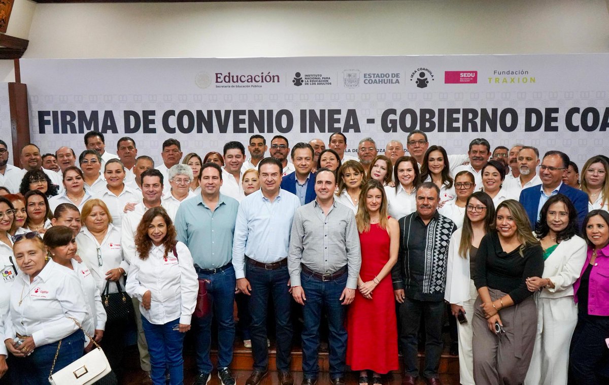 ArmandoContCast's tweet photo. Hoy, junto al gobernador, @manolojim y @jaimebuenoz, director general del @IEEACOAHUILA, firmamos un Convenio de Colaboración entre el @INEAmx y el @GobDeCoahuila, reafirmando compromisos para trabajar en equipo y lograr la reducción del rezago educativo en la tierra de Francisco I. Madero.

En el INEA estamos convencidos de que la educación transforma vidas, abre caminos y fortalece comunidades. Por ello, seguiremos sumando esfuerzos para que más jóvenes y adultos en Coahuila puedan concluir su educación básica y construir un mejor futuro para sus familias.

Agradezco la disposición y el compromiso del gobernador y de las autoridades educativas estatales para hacer de la educación una prioridad para los que no tuvieron la posibilidad de ir a la escuela.

¡Cuando hay coordinación y trabajo, los resultados llegan a todos los rincones del estado!

#JuntasYJuntosEsMásFácil