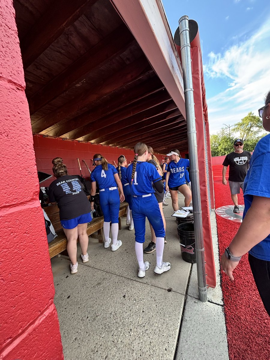spedteach8's tweet photo. LZHS Softball Sectional Semi #WeAreLZ #LZNation Let’s Go Bears 🐻💙🖤🤍 @johnwalshD95 @lzhsathletics @LZ95curriculum @LZHSBEARS @GalltKelley @LZdistrict95 https://t.co/zrcrdHJlKs