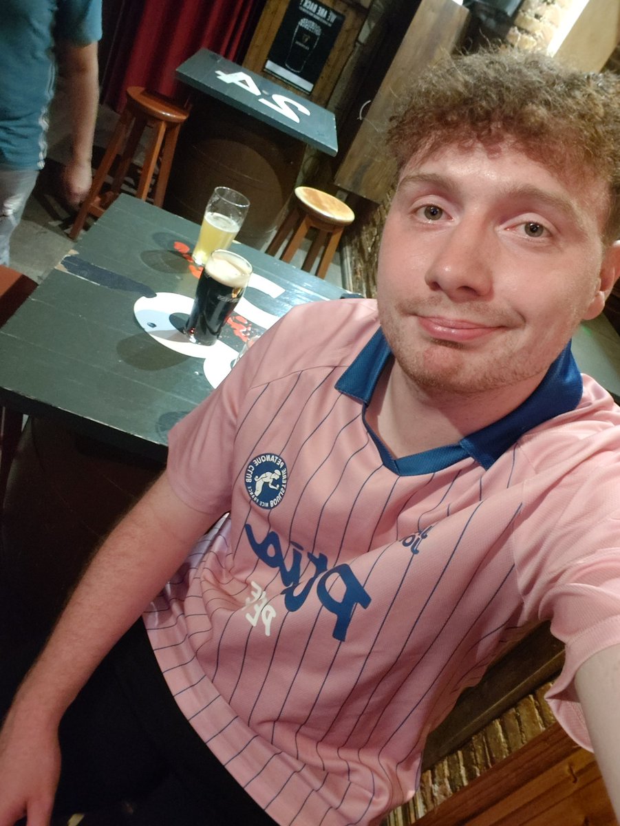 Eiify_'s tweet photo. Sans barbe je suis terrible omg 😭😭
Mets la restauration oblige :((( https://t.co/ZxTyYgmNZg