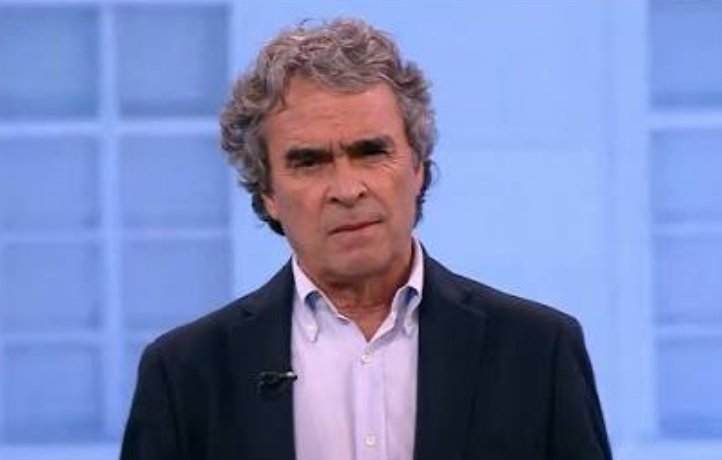 Autor__X's tweet photo. Que tipo tan detestable es Sergio Fajardo, el zurdito enclosetado que cada cuatro años se disfraza de tibio y sale con el mismo discurso soso de siempre, ya se volvió a quemar junto con su arrogancia, su petulancia, vanidad, delirios de grandeza y ni se da por enterado. https://t.co/3sajpXJ22b