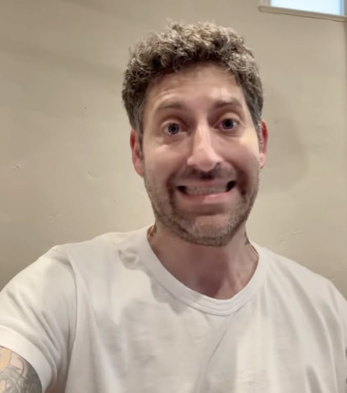trohmaniaa's tweet photo. do you prefer your joe as a pibble or regular? https://t.co/vw34vbAzKe