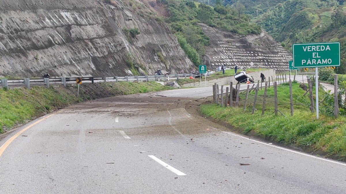 Colfecar's tweet photo. Desde Colfecar lamentamos y nos solidarizamos con @TransitoPolicia por el atentado sufrido el día de hoy en vías de Norte de Santander.

La crisis de seguridad que hoy viven las carreteras del país debe ser atendida como una verdadera emergencia nacional.

En solo un año, el FOSEVI recaudó más de 164.000 millones de pesos administrados por @InviasOficial, mientras nuestros soldados y policías continúan realizando su labor sin vehículos blindados y sin las condiciones mínimas de seguridad para proteger la movilidad en las vías nacionales.

El desgaste administrativo y la falta de decisiones oportunas están poniendo en riesgo la vida de los uniformados y de miles de transportadores que recorren diariamente el país.

@maferojas 
@MinTransporteCo 
@mindefensa 
@PedroSanchezCol
@petrogustavo