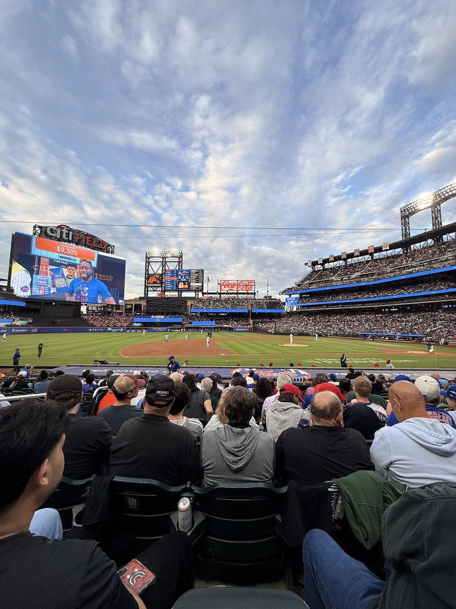 Kevinish's tweet photo. Thankfully, my presence in the city does not seem to have the same effect on the Mets as it does the Knicks.

Go Redlegs. https://t.co/tFeHJ3M4Gl