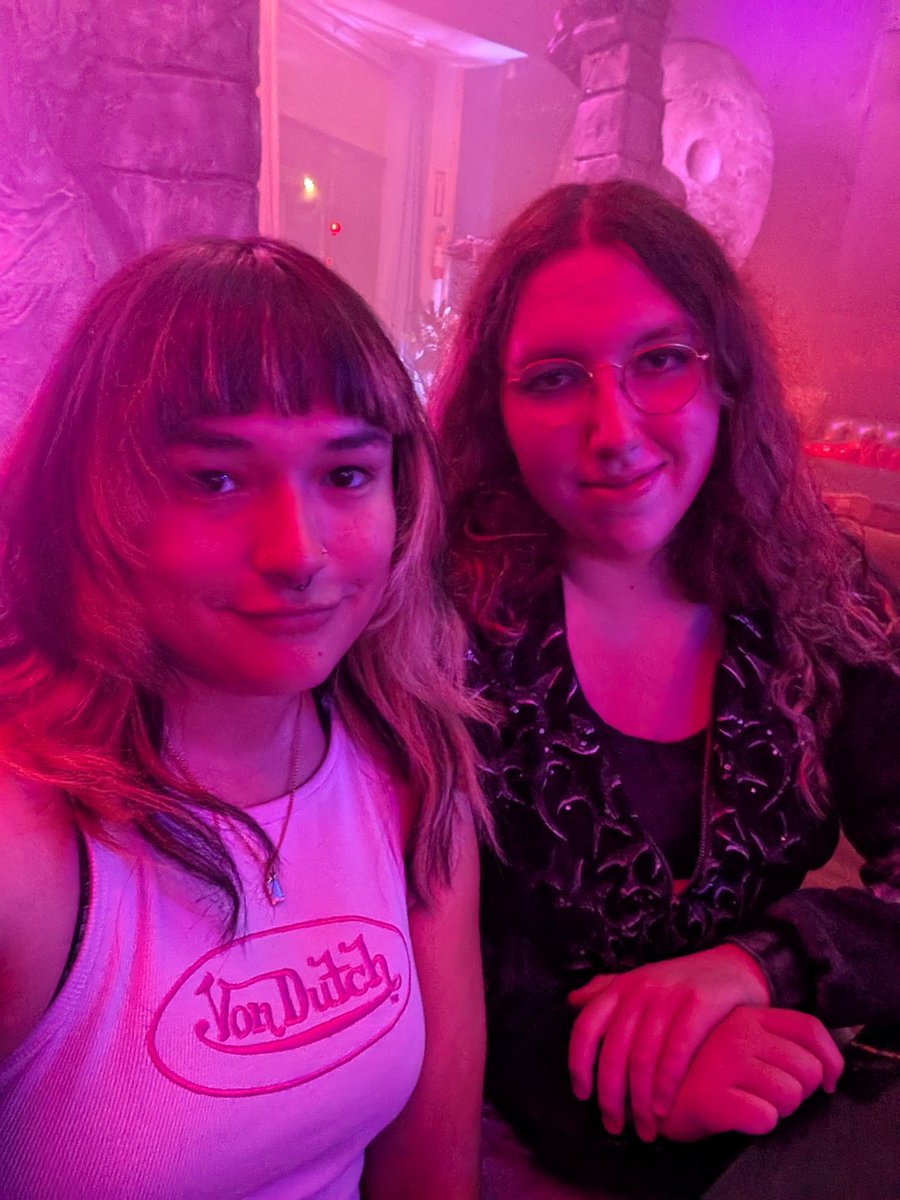 transwelder's tweet photo. can a girl who goes wrarf and a girl who goes moo really fall in love https://t.co/xN3AYl6m0Q