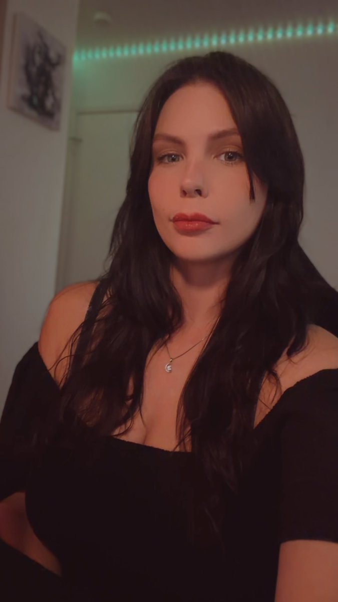 MissPookems tweet media