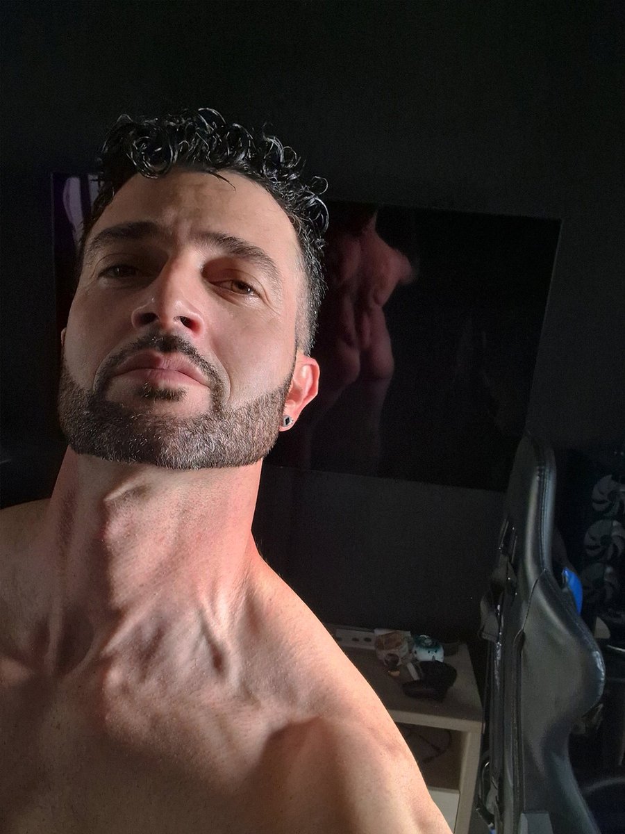 nevius85's tweet photo. #selfie #face #riflesso #gayita #bear #schiena https://t.co/PXLwCW77bB