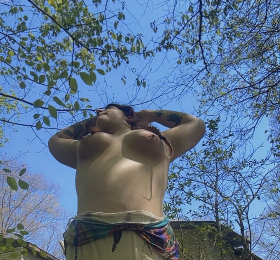 aleycat1013's tweet photo. @MissBNasty Happy titty Tuesday https://t.co/OKBNnE0gQH https://t.co/mbkvNnhWuh