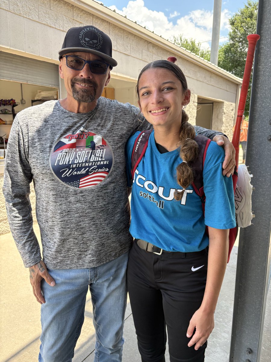 ZChasko2028's tweet photo. Lots of fun yesterday at the Dallas National Showcase event hosted by  @ScoutSoftball . Thank you to my coach for showing up to support me. One team. One Mission - #HalosUp https://t.co/yvRxDClb2J