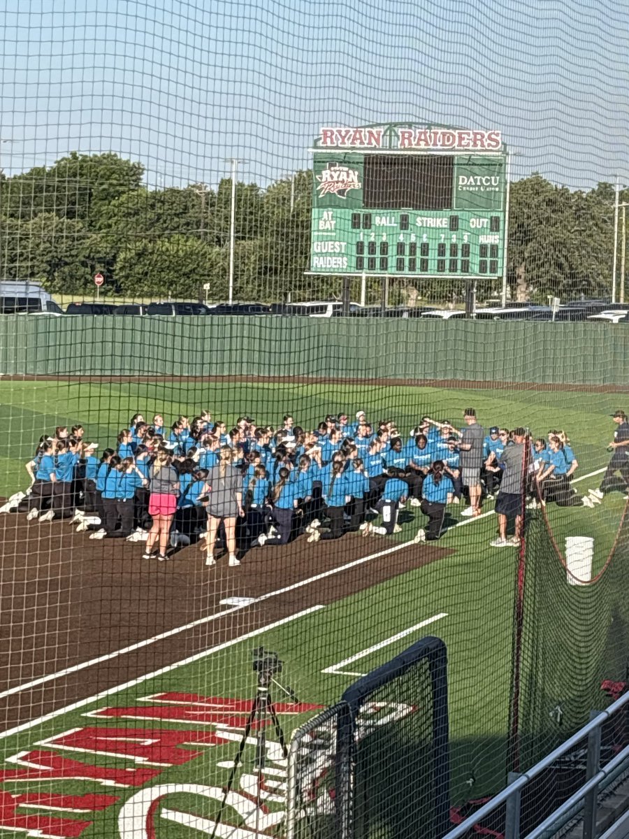 ZChasko2028's tweet photo. Lots of fun yesterday at the Dallas National Showcase event hosted by  @ScoutSoftball . Thank you to my coach for showing up to support me. One team. One Mission - #HalosUp https://t.co/yvRxDClb2J
