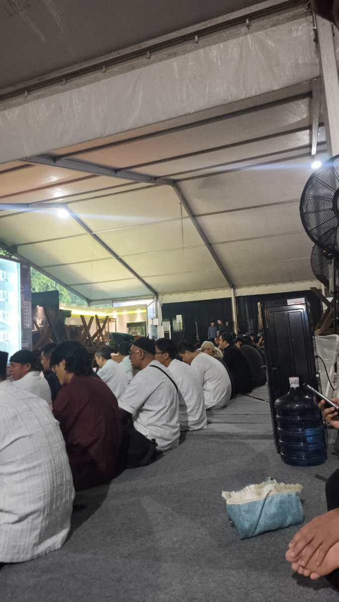 JohanRio's tweet photo. Tahun kedua shalat di mari.

Ada yang di sini juga? https://t.co/jiUcVwfHgH