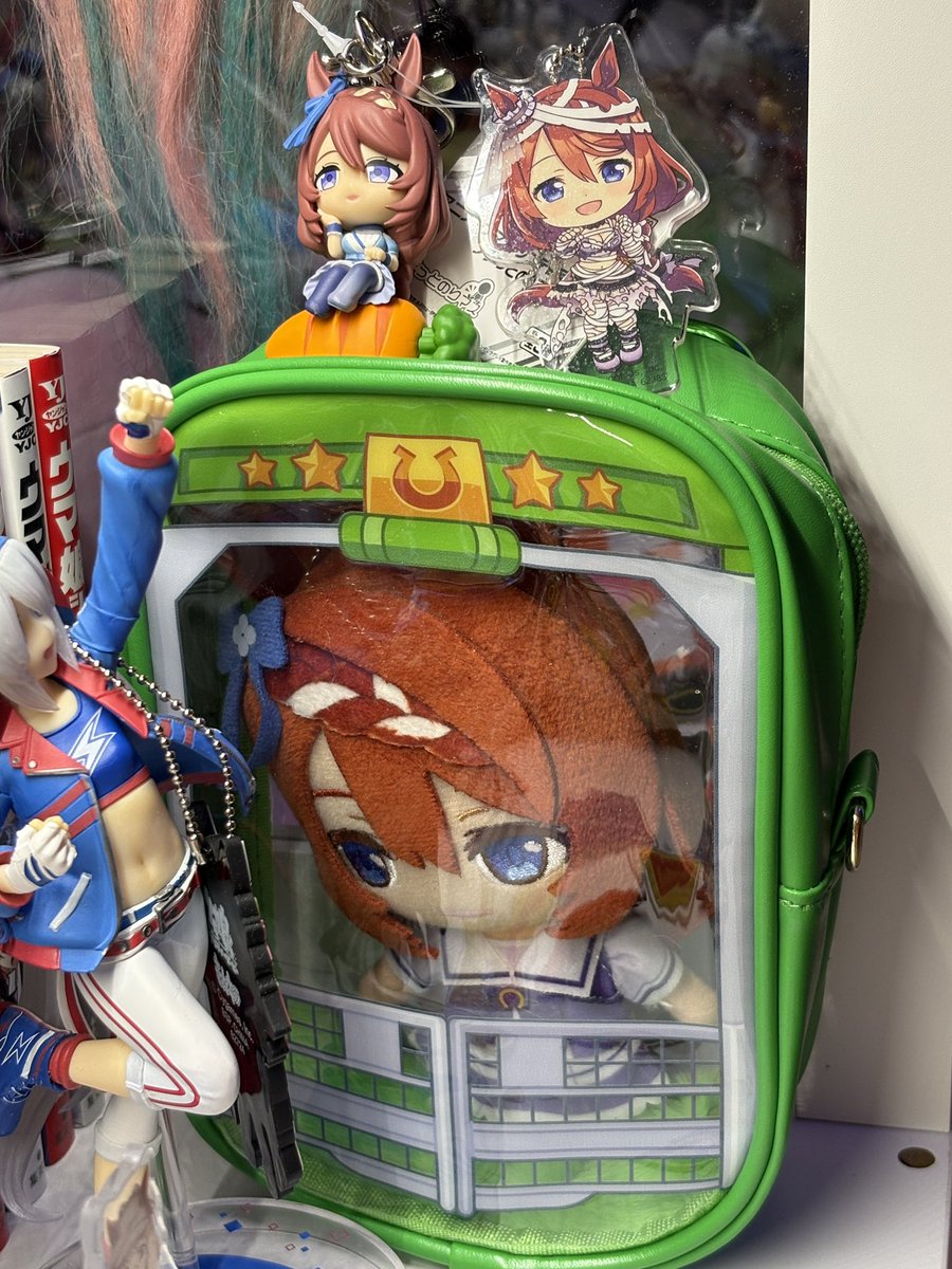 StrawbsPonies's tweet photo. This bag makes them look like they yearn for freedom… I ended up locking up the creek for her crimes #umamusume https://t.co/LLnD5dplzs