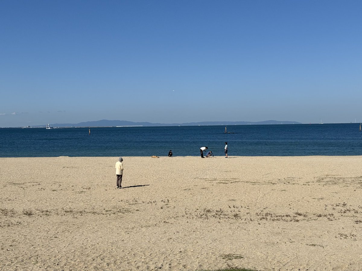ZenStudio_Osaka's tweet photo. 歌の中に出てくる「住の江の」海岸は埋め立てられて現在の住吉区になっています。

というわけで、おそらくこんな感じの風景だったのではという独断と偏見で二色の浜の写真を掲載しておきます。

今日も頑張ってまいりましょう🙌✨ https://t.co/aTNIUM3yxM
