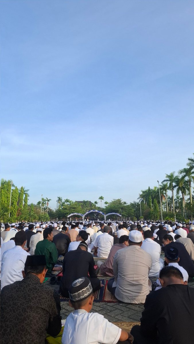 equeess's tweet photo. happy eid al-adha dari orang yang lebarannya pindah-pindah https://t.co/qrrIDEhf4v