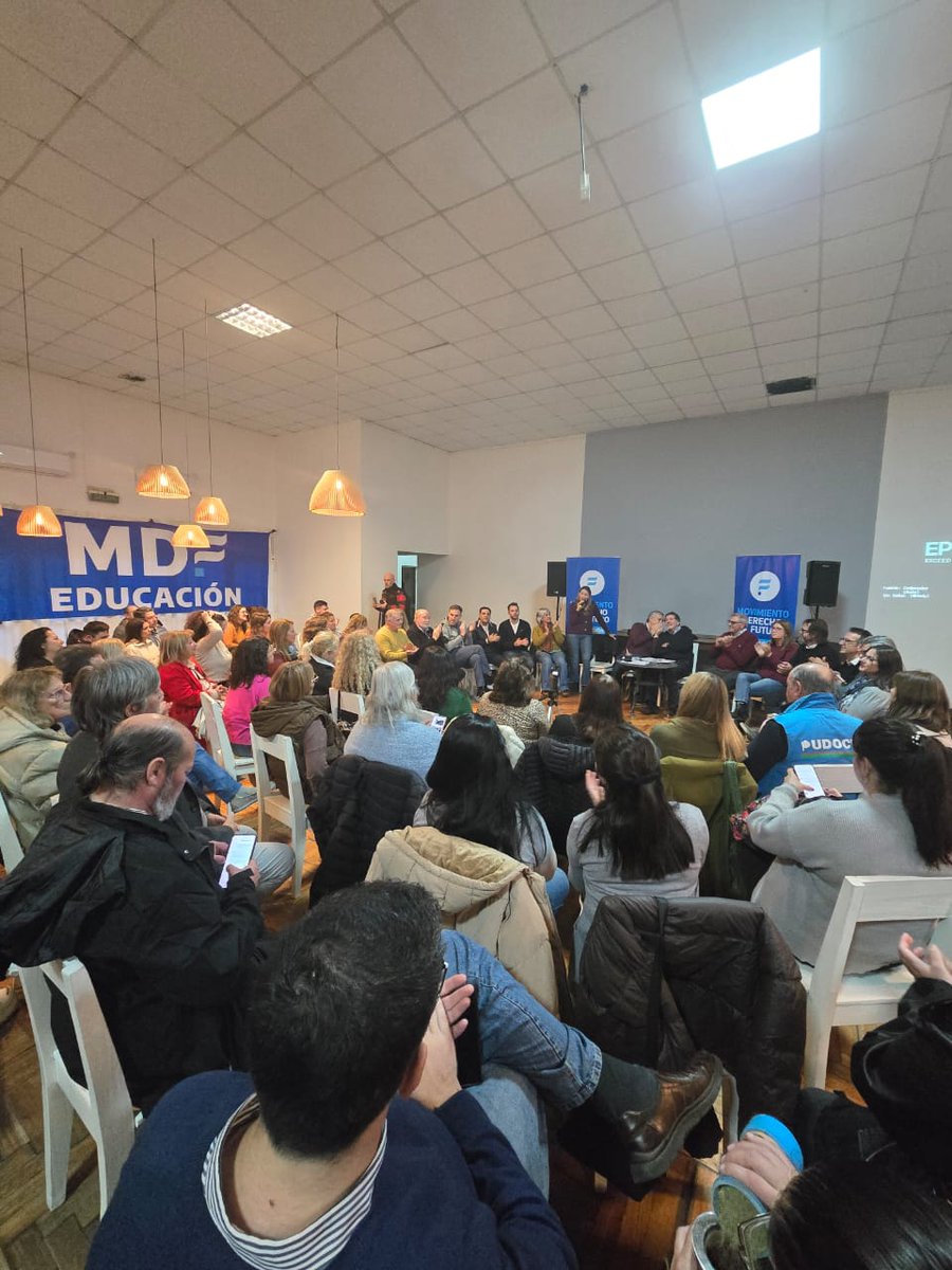 MDFEducacion's tweet photo. En 📍Saladillo compartimos un encuentro donde compañer@s de la 7ma sección sumaron aportes para seguir construyendo una propuesta educativa federal para una Argentina con futuro.
HAY OTRO CAMINO💙
@Kicillofok @AlbertoSileoni https://t.co/EShQ2LNTPG