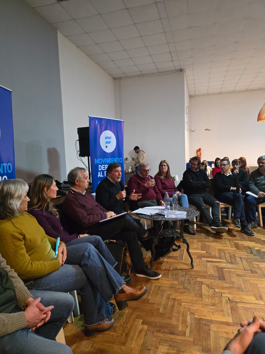 MDFEducacion's tweet photo. En 📍Saladillo compartimos un encuentro donde compañer@s de la 7ma sección sumaron aportes para seguir construyendo una propuesta educativa federal para una Argentina con futuro.
HAY OTRO CAMINO💙
@Kicillofok @AlbertoSileoni https://t.co/EShQ2LNTPG