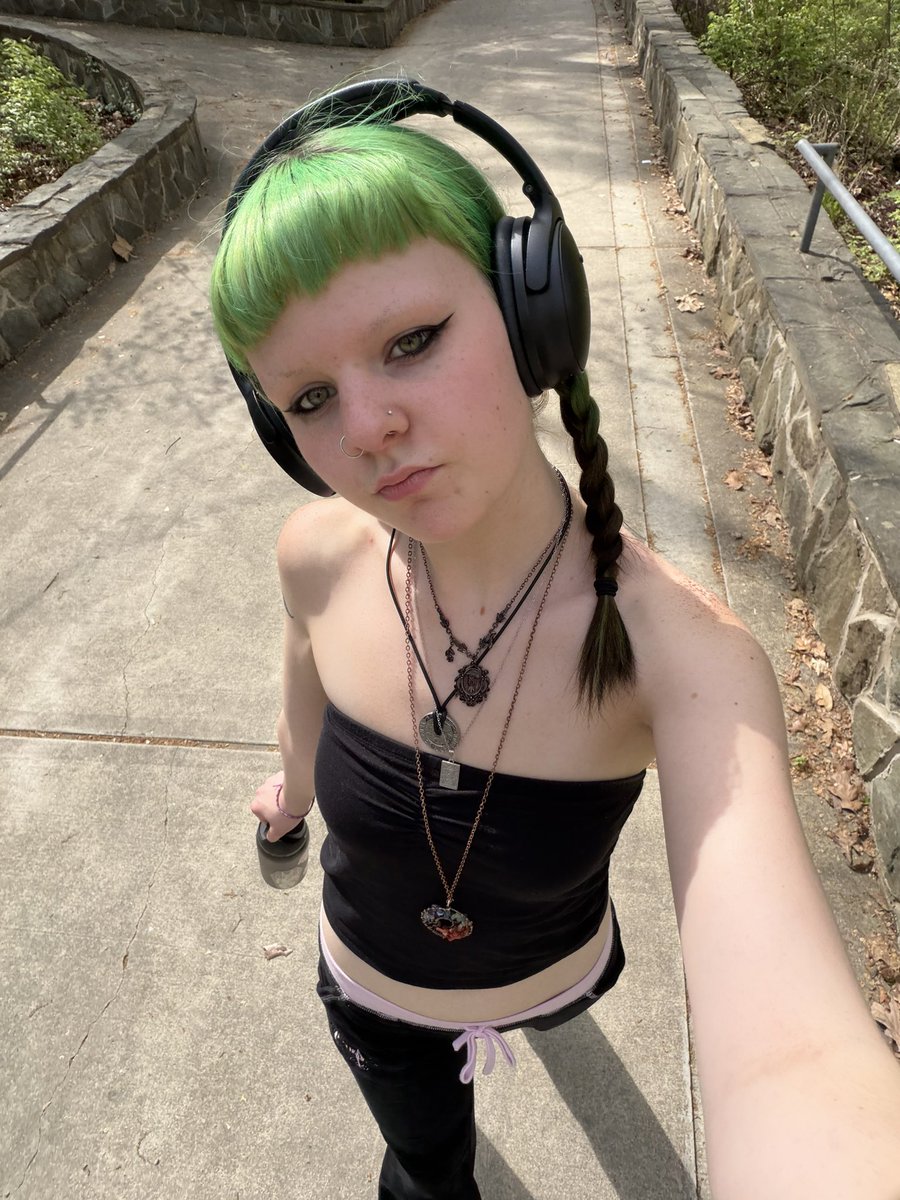 countdadula_'s tweet photo. hair since january 🤯 im highkey sick of bright hair now so i may go back to dark purple soon https://t.co/aptSheGRX5