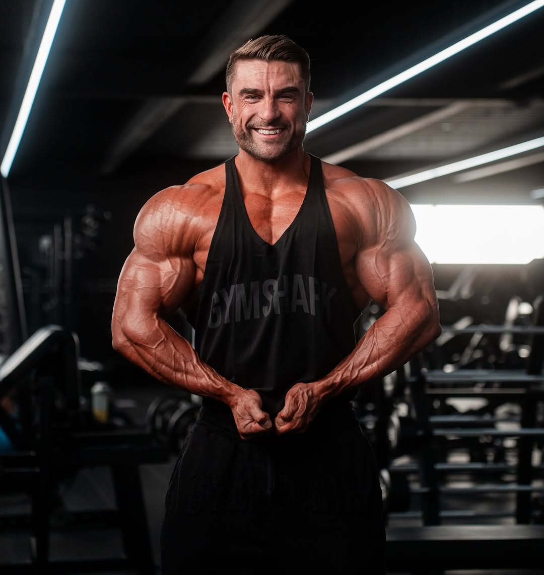 ryanjterry's tweet photo. 24 hour  flash sale now live with 24% off everything using code: Ryan10 🤯🦈
.
LETS GO ……. 👊🏼 https://t.co/YIoilCMU80