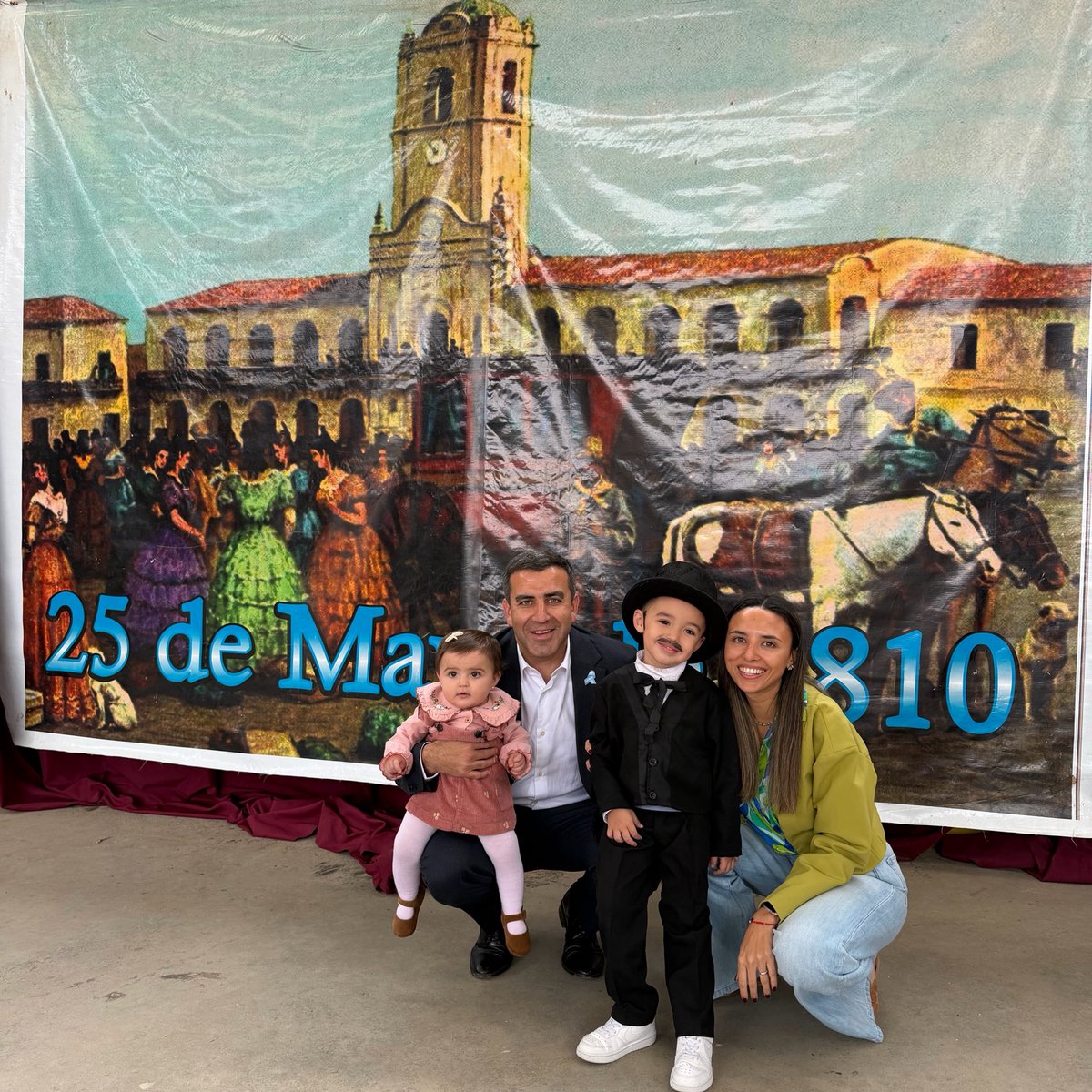 ARomanoNorri's tweet photo. En familia, acompañamos a Machi en su Acto del 25 de Mayo 🇦🇷

Te queremos un montón 🫶🏽 https://t.co/e7trf49a2I