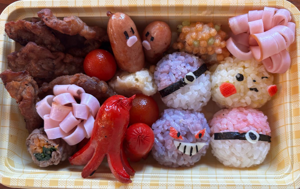 PONCOOOOK's tweet photo. 今年はポケモン弁当！！
朝から頑張った〜〜！！
夫も遠足行くので3人分🌸 https://t.co/Pholz0U9FH