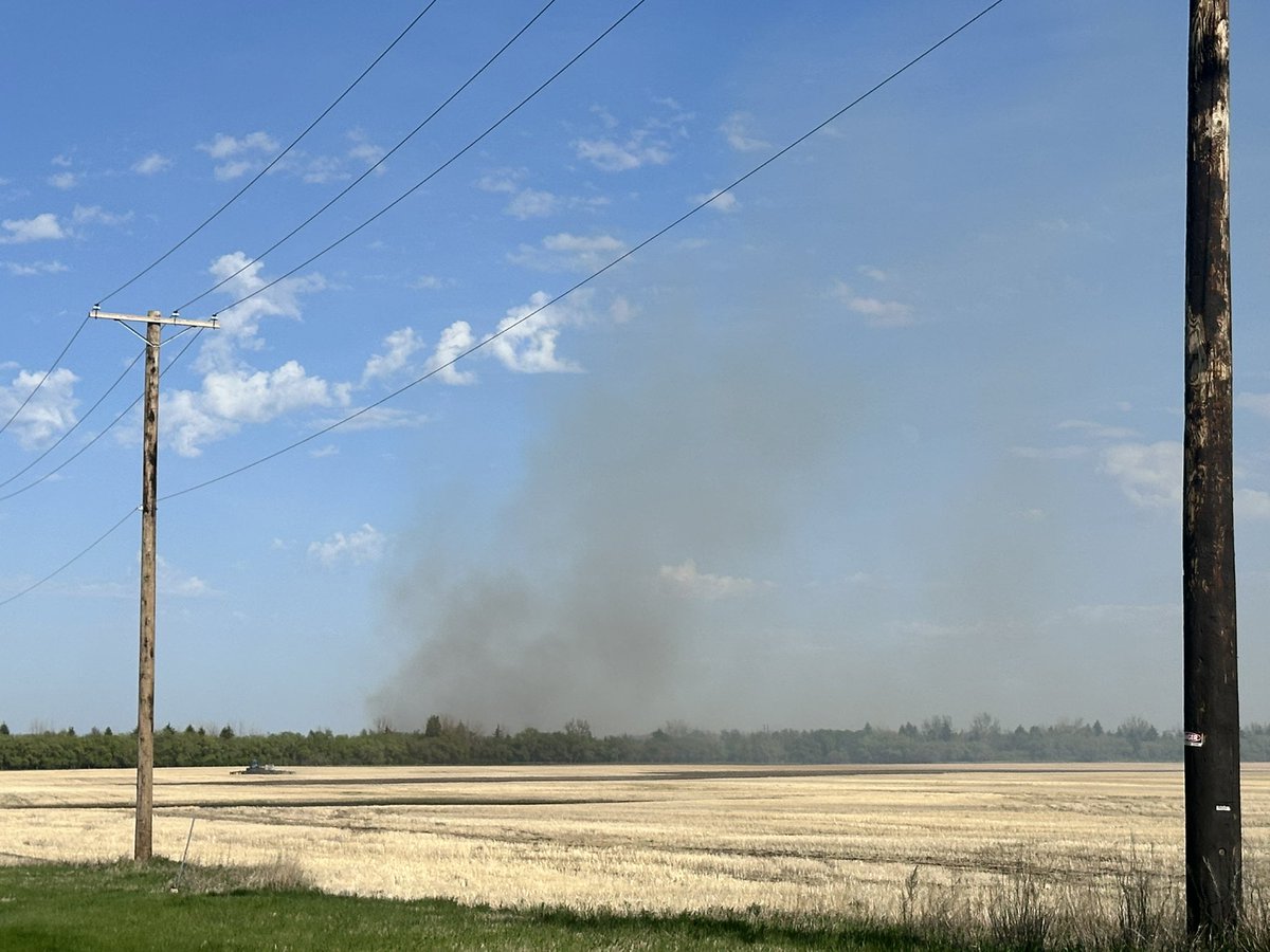 libby_gray9's tweet photo. Township Road 364 is now closed. Here’s the access at Range Road 3064.

Smell of smoke is thicker in the air, here, and the air is hazy all around from the fire, which has darker plumes from this angle @CKOMNews https://t.co/uam6TWDMxm