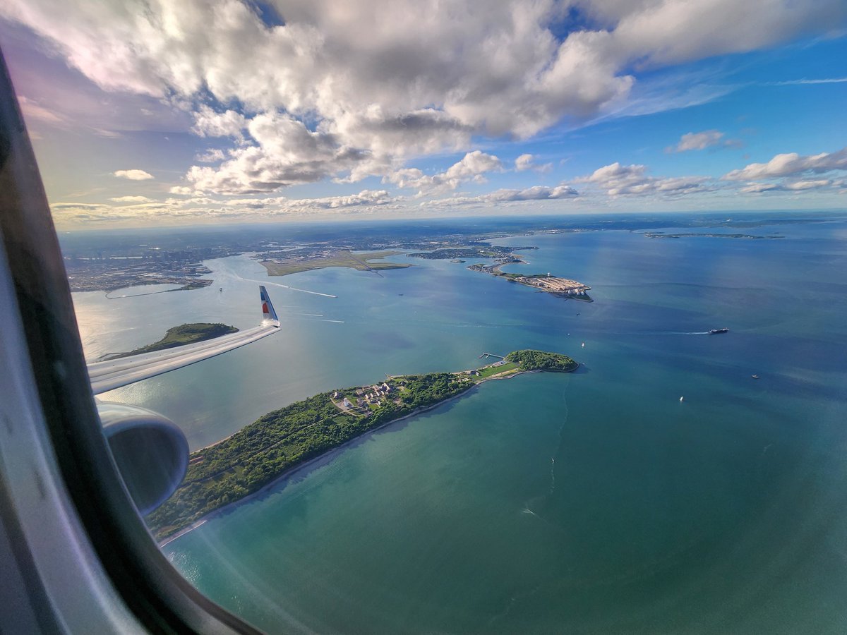 FinDomSarah's tweet photo. I love the view flying in and out of Boston! https://t.co/P2oXJjzxxp