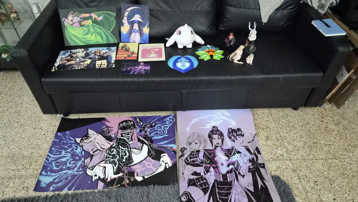 MichaelWLP's tweet photo. My momocon haul https://t.co/Z3xHfsKLOA